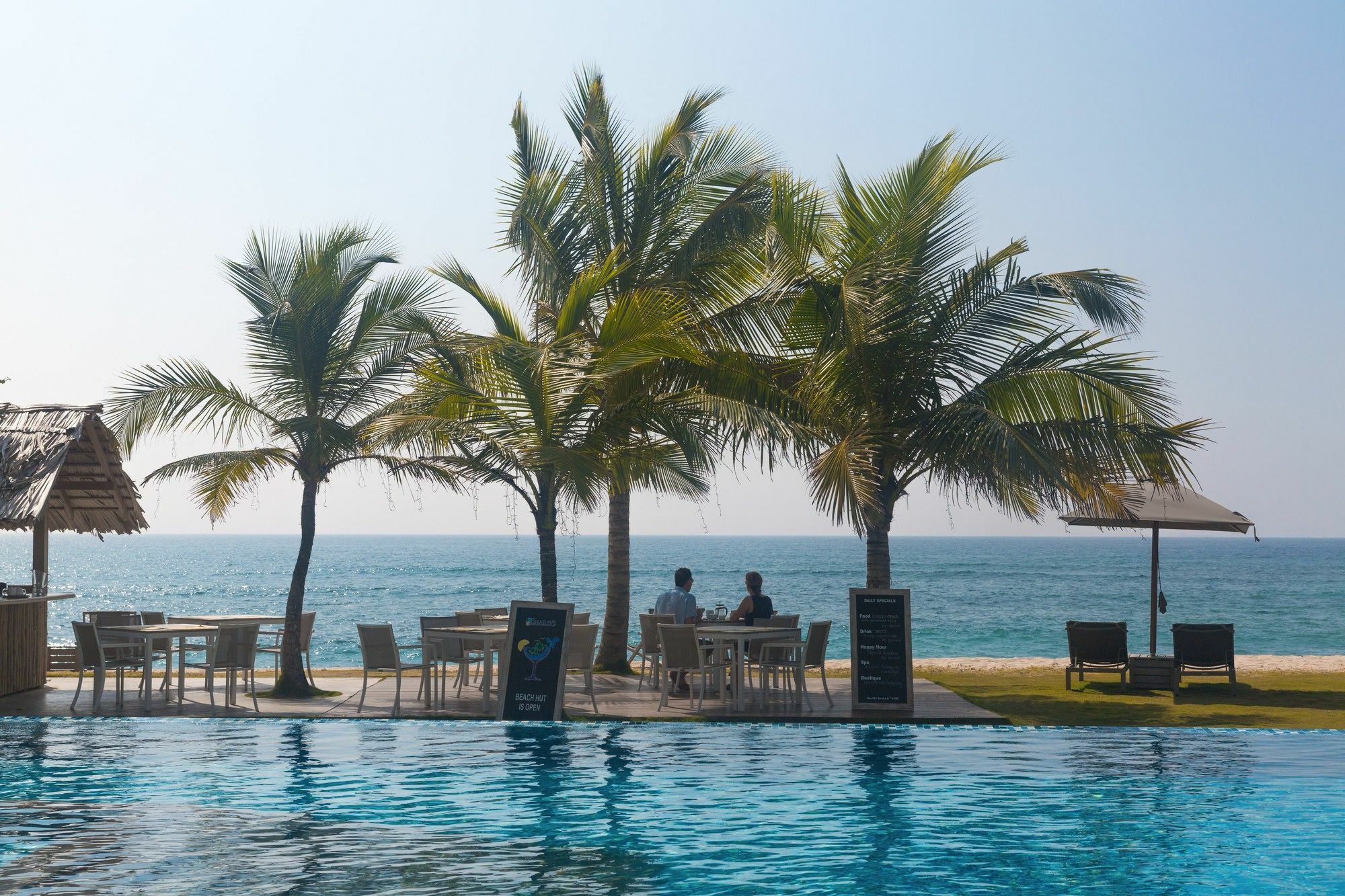 Sri Sharavi & - With 43 Metre Saltwater Infinity Pool * Mirissa